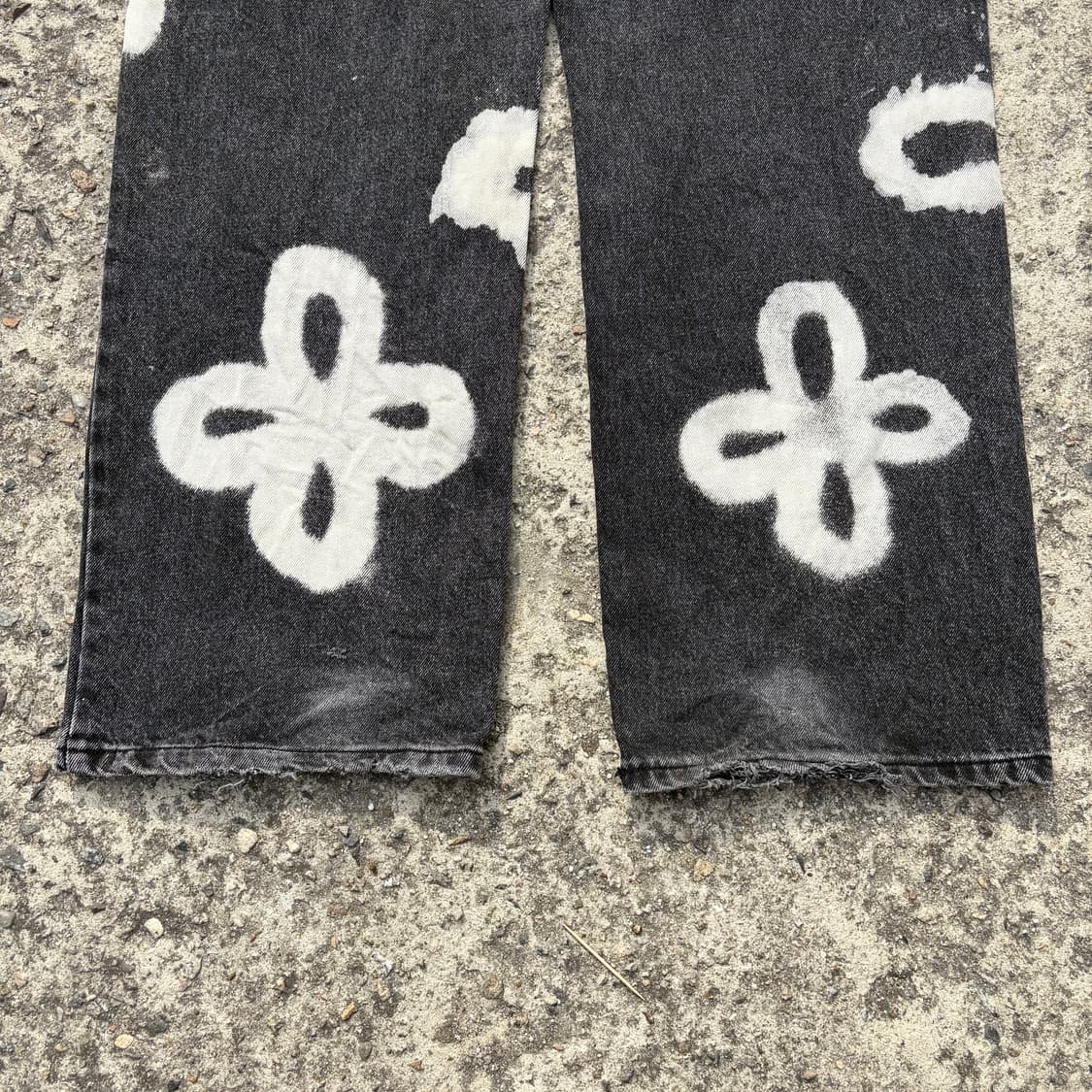 (L) 써저리 블리치 클로버 흑청 데님 팬츠 상품이미지4