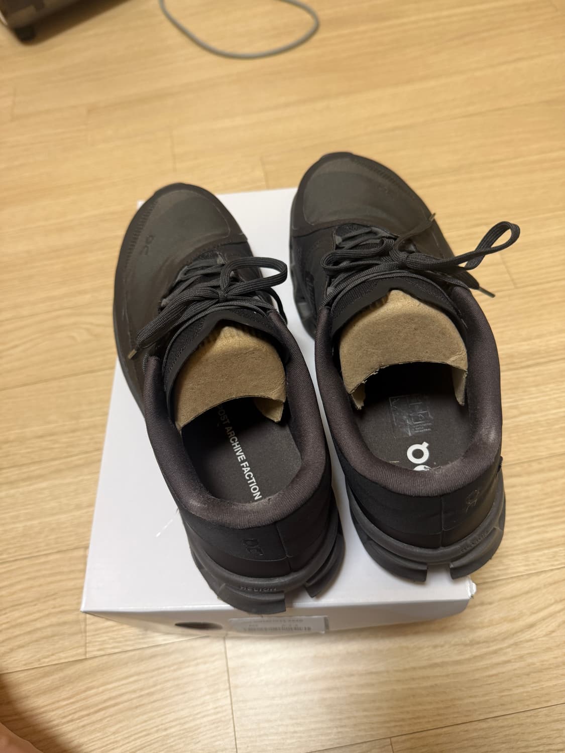 285) 359,000원 온 러닝 파프 클라우드 몬스터 2 쏜 브라운  상품이미지3