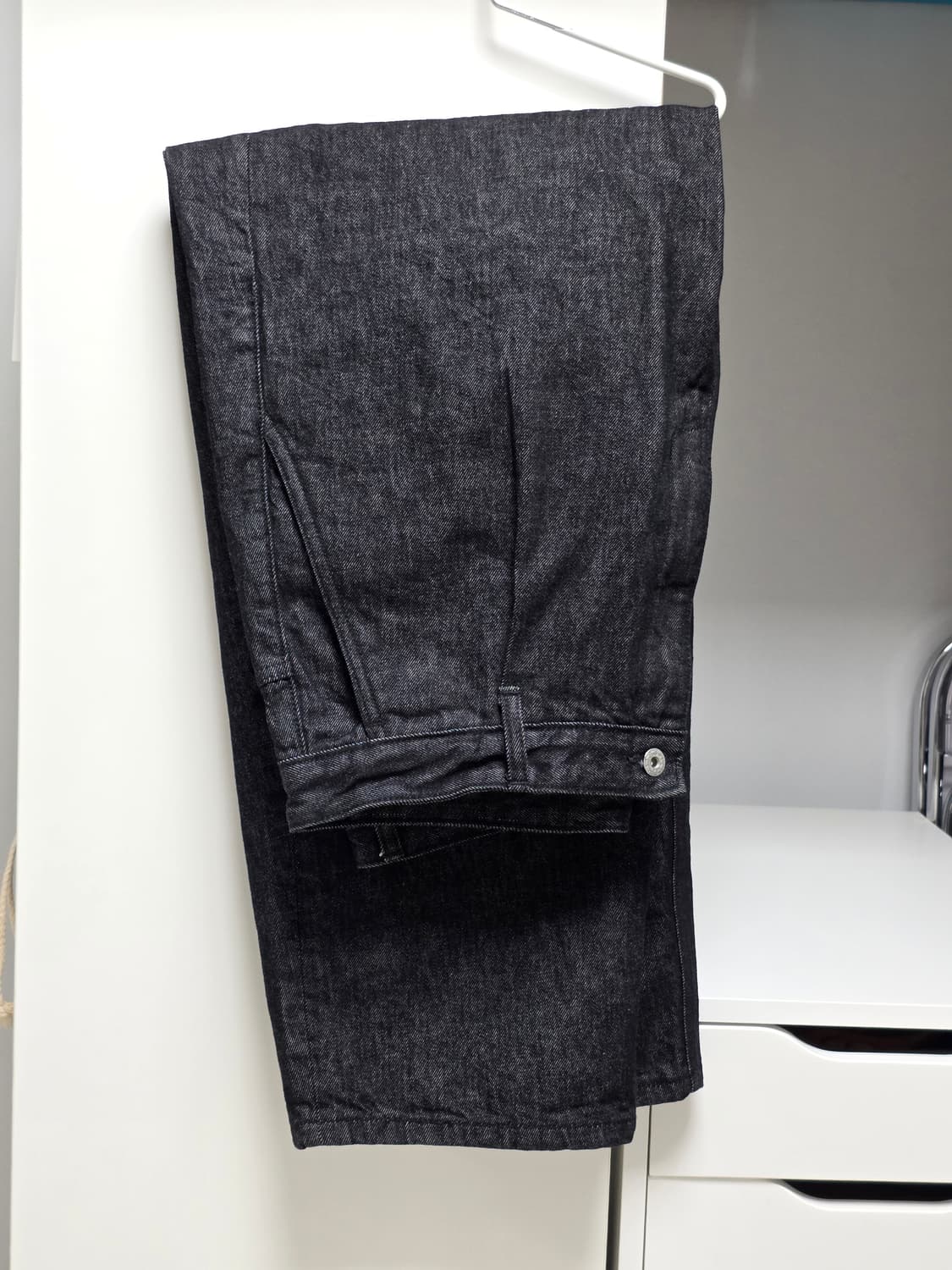 아트이프액츠 ONE TUCK CURVE DENIM 팝니다 상품이미지1