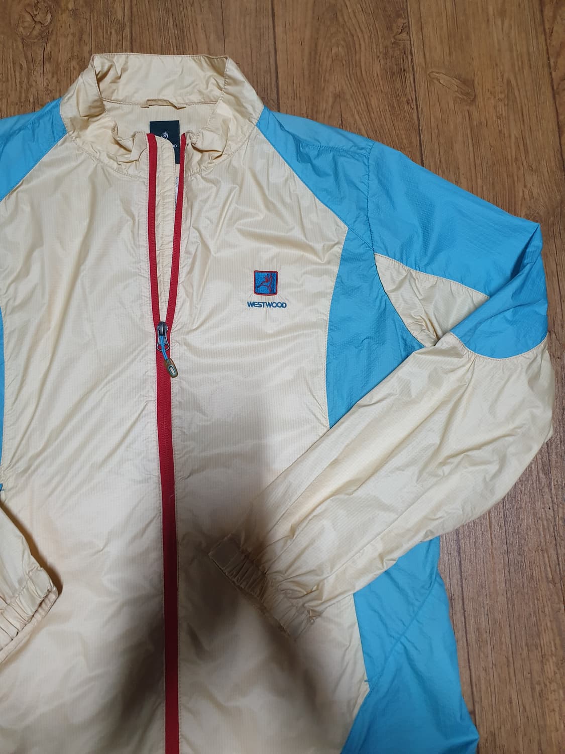 1057 웨스트우드 바람막이 105 사이즈입니다 상품이미지3