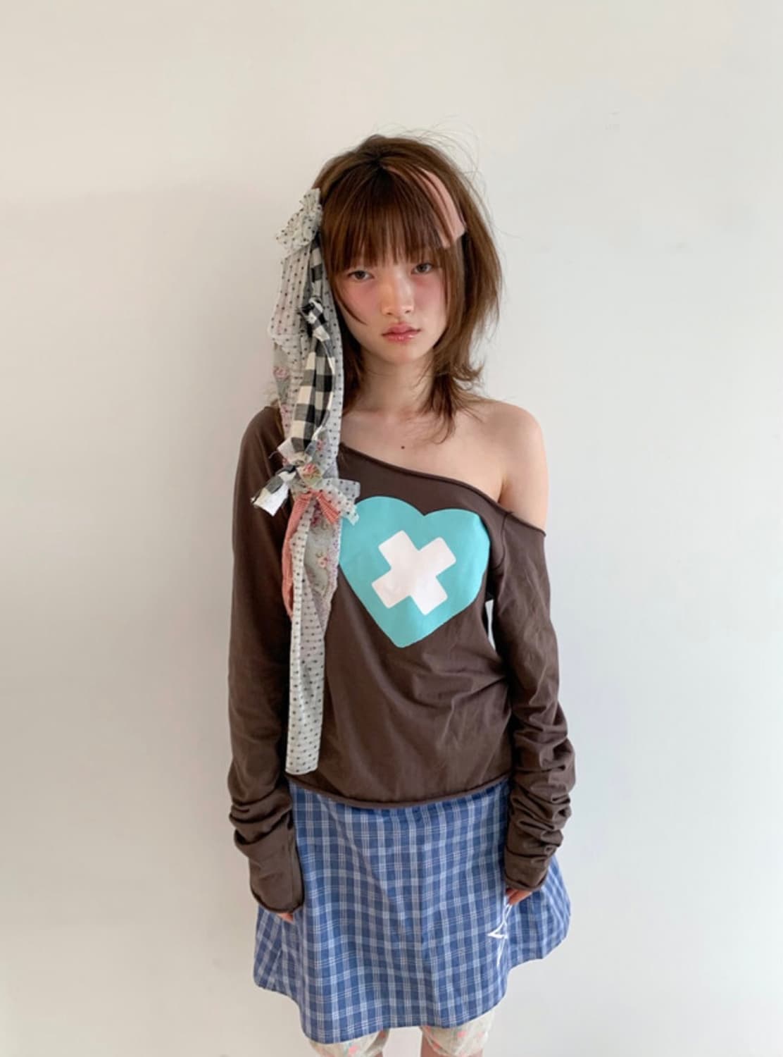cross heart cut off t-shirt (brown) 상품이미지1