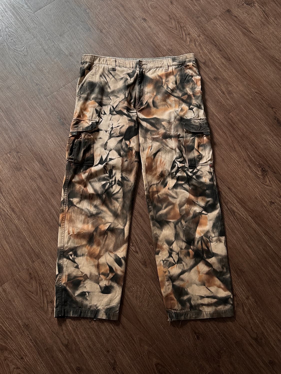 "Broken Glasses Pieces" 스프레이 카고 팬츠 상품이미지7