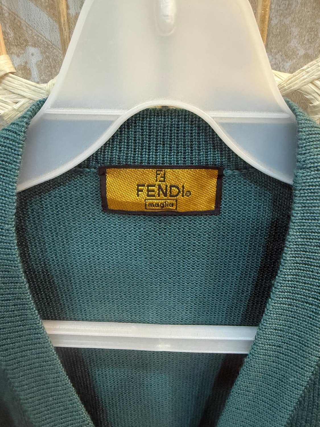 50/100 정품 펜디 가디건 팝니다 상품이미지2