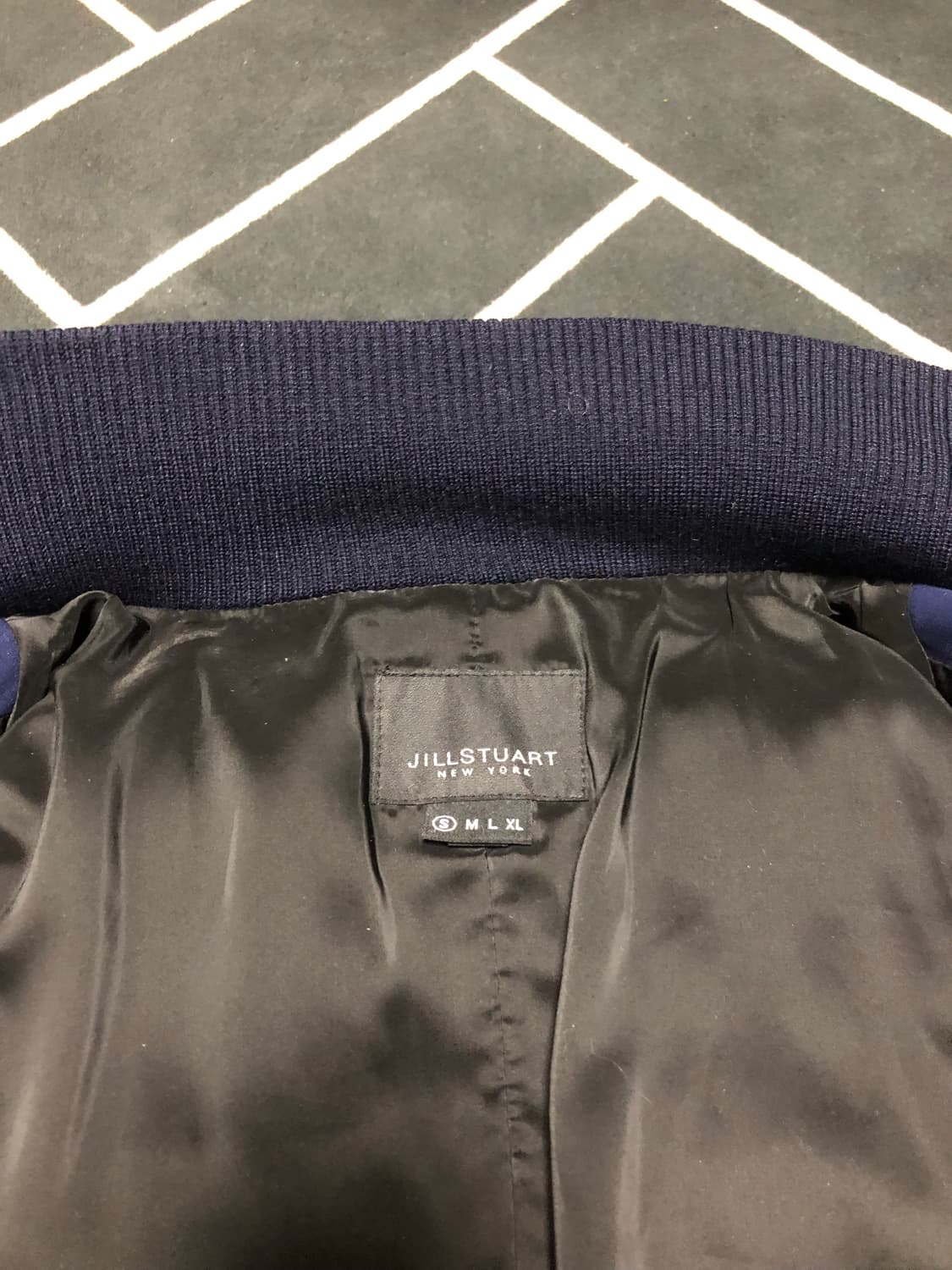 (거의새제품)질스튜어뉴욕 네이비블루 패딩코트/몽클레어 스톤 발망 프라다  상품이미지8