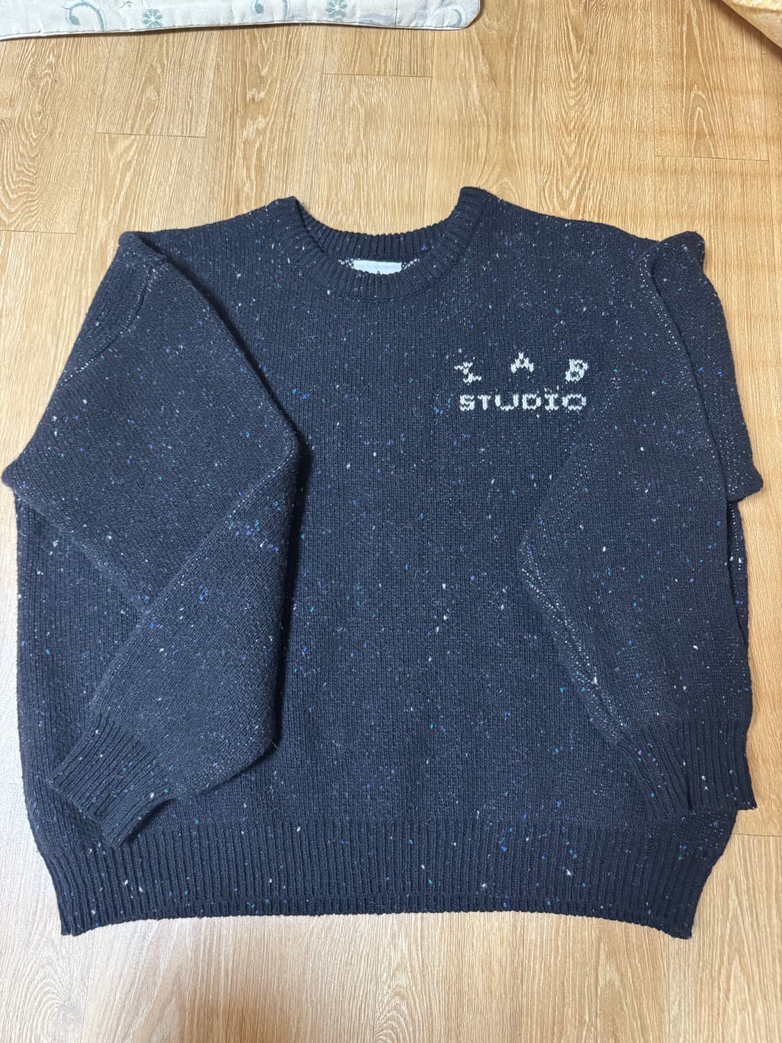 아이앱 스튜디오 헤비웨이트 우주니트 L사이즈 상품이미지1