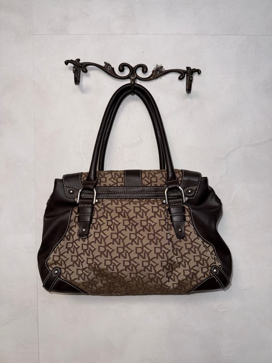 DKNY brown logo buckled shoulder bag 상품이미지4