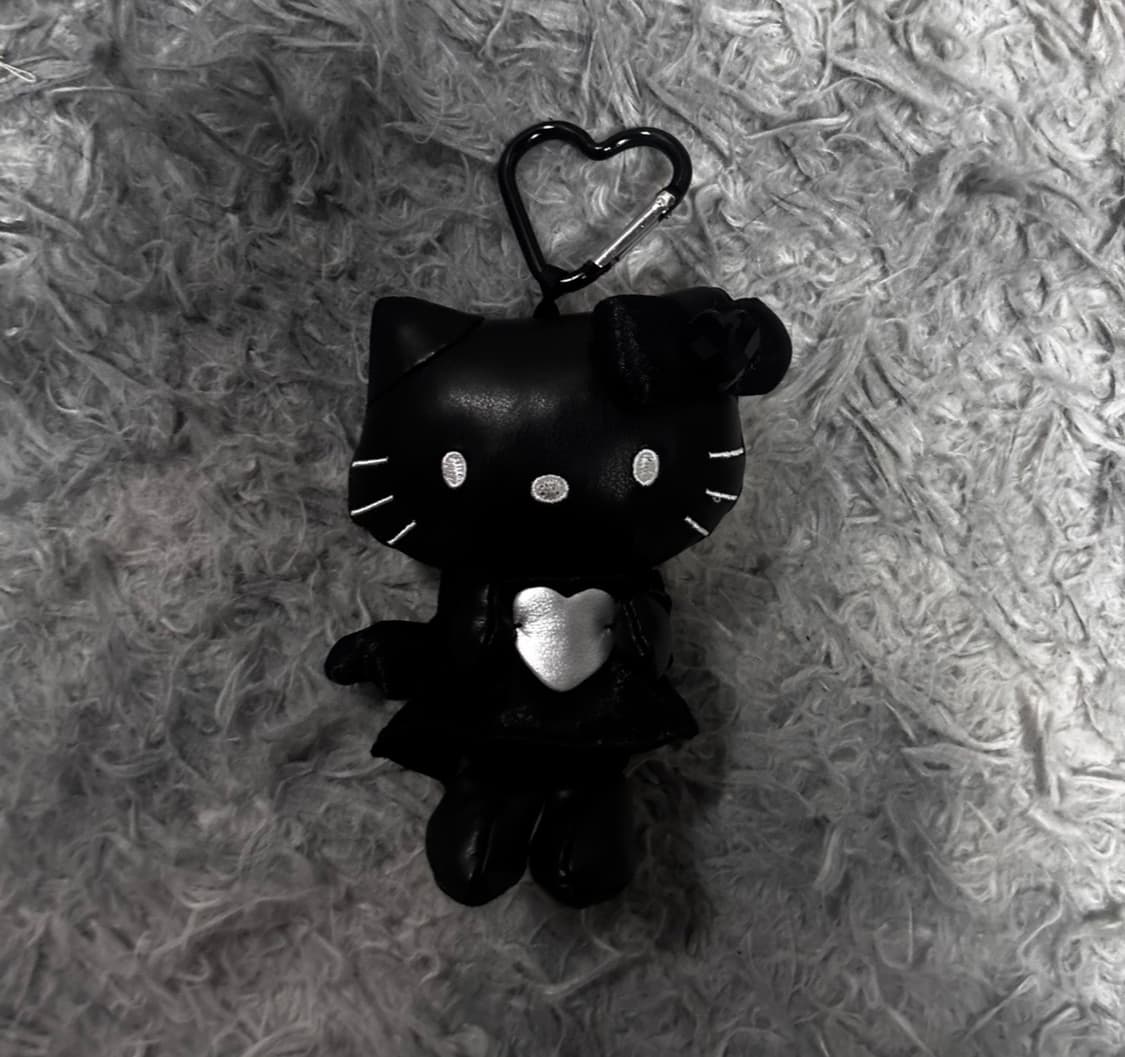 헬로키티 인조가죽 엔젤 마스코트 키링 블랙 상품이미지1