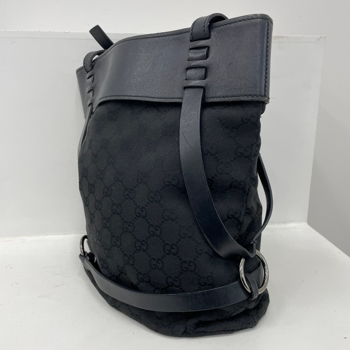 구찌 GG 로고 블랙 피어싱 토트 숄더백 상품이미지5