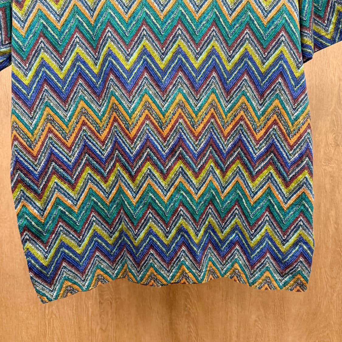 미쏘니 반팔 니트 티셔츠 시그니처 지그재그 패턴 디테일 멀티컬러 상품이미지5