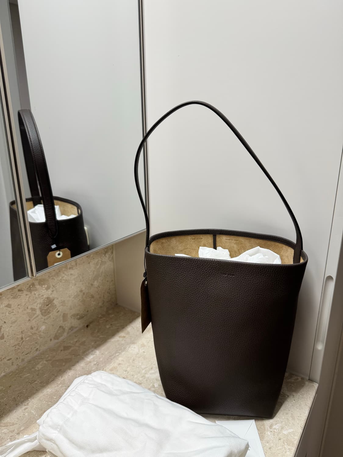 더 로우 파크백 미디엄 새상품 딥브라운 상품이미지1