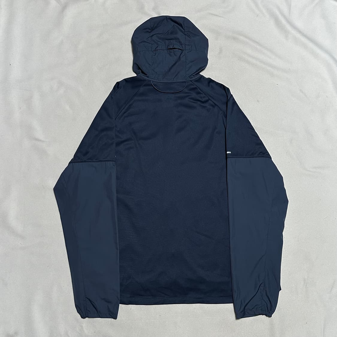 XXL 나이키 솔로스우시 러닝 바람막이 상품이미지3