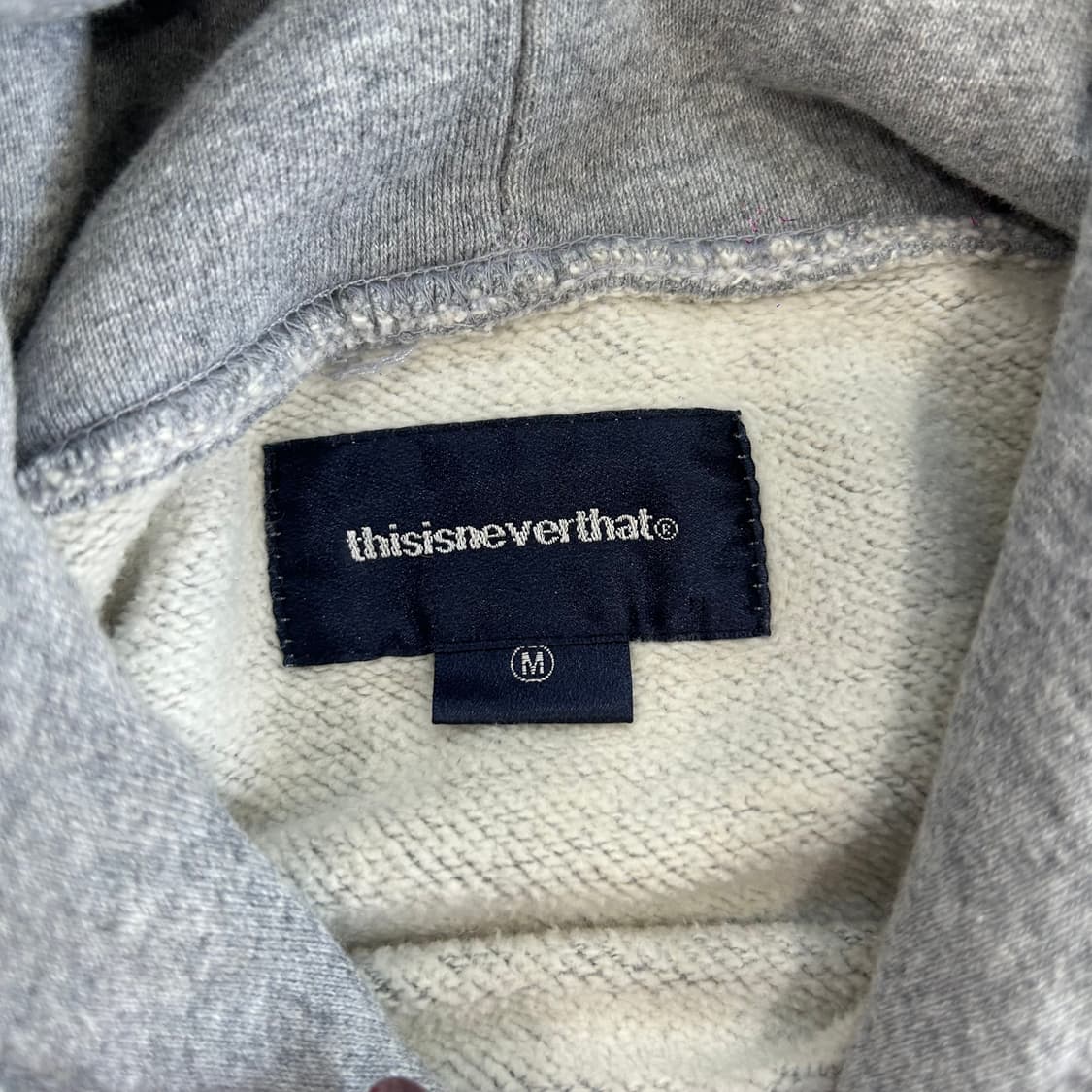 Thisisneverthat 디스이즈네버뎃 네이비 로고 그레이 후드티 상품이미지5