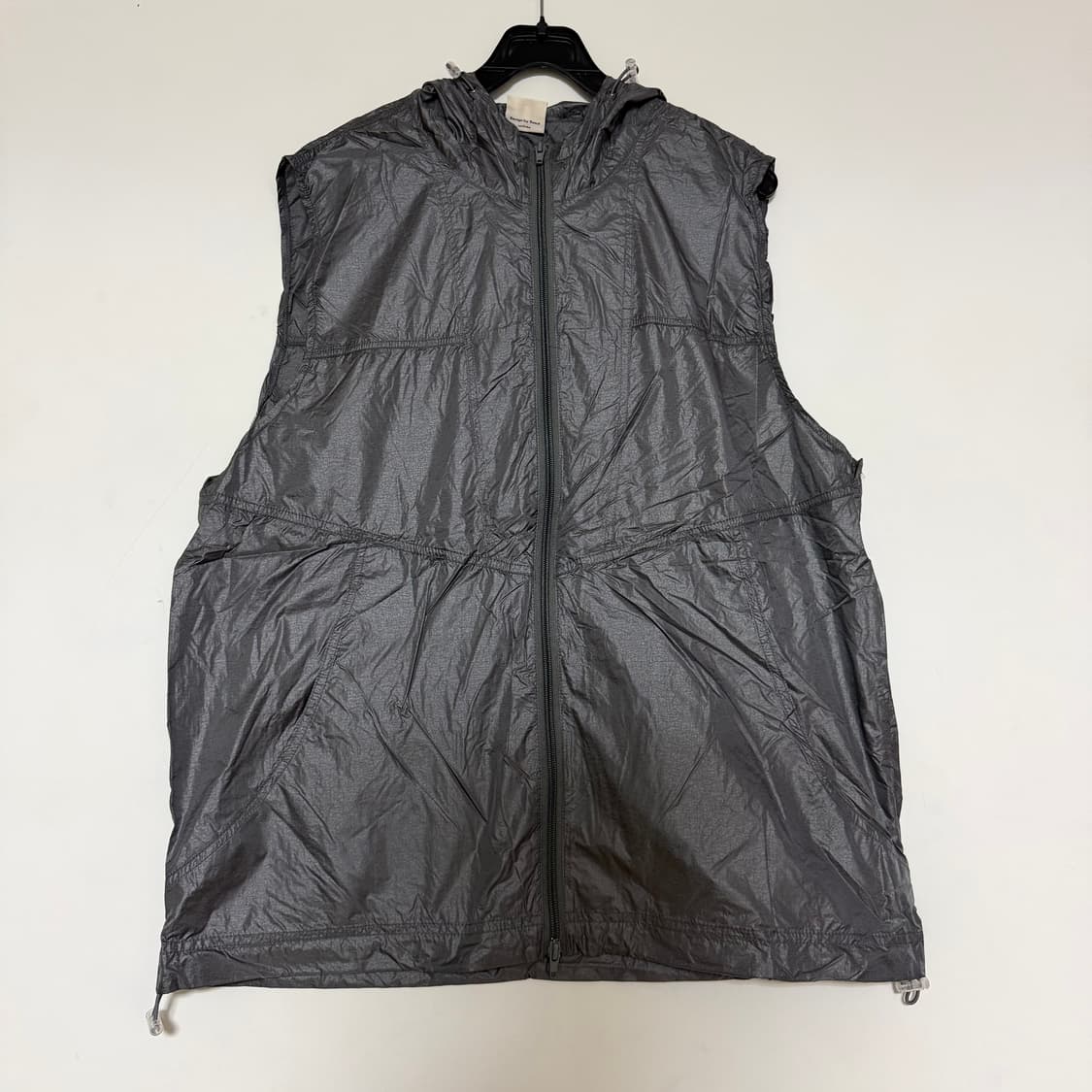 새상품 남자 후드 바람막이 조끼 (차콜) 상품이미지1