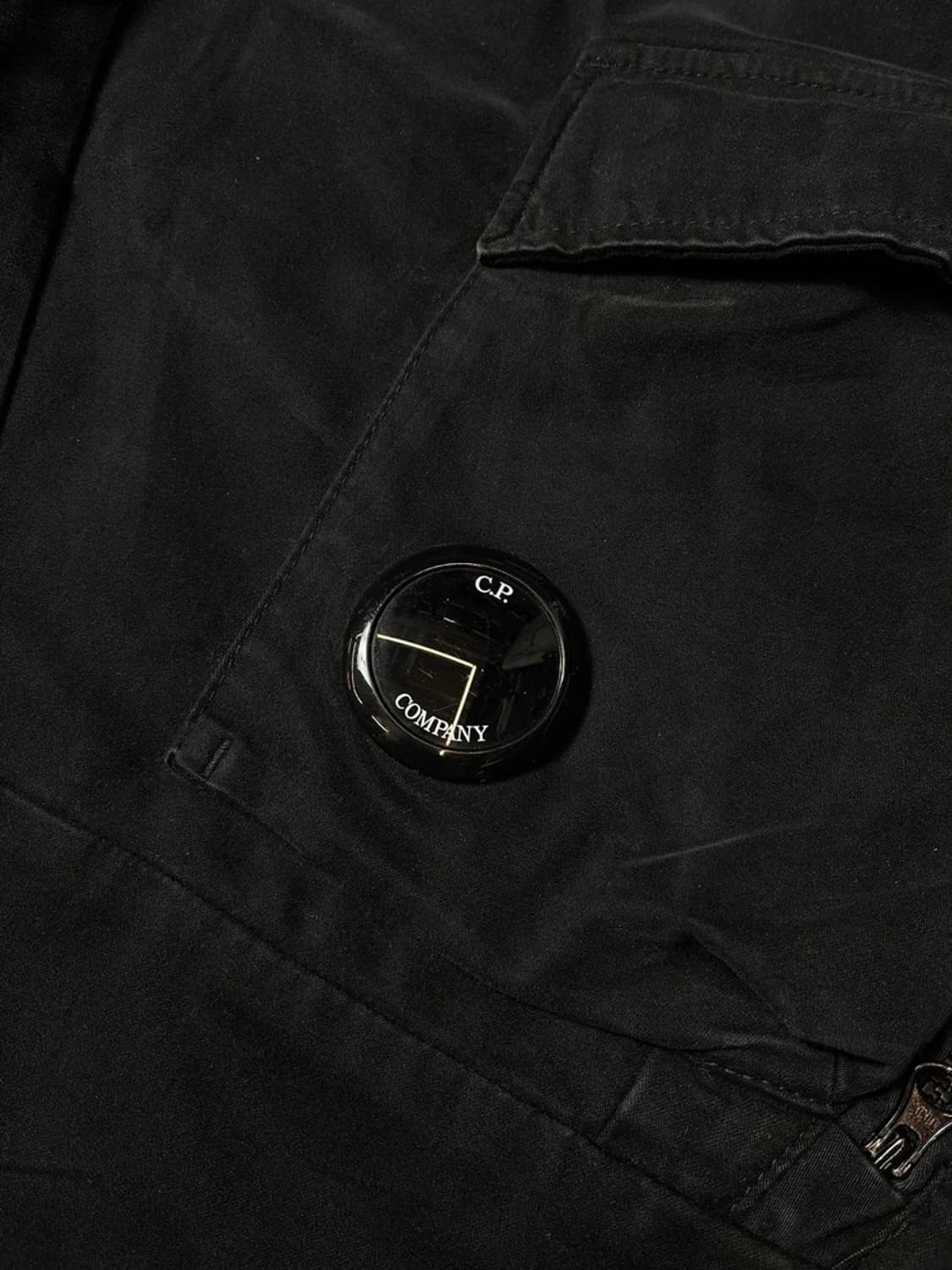 cp컴퍼니 22ss 가먼트다이 스트레치 새틴 렌즈 카고 팬츠 PN8519 상품이미지5