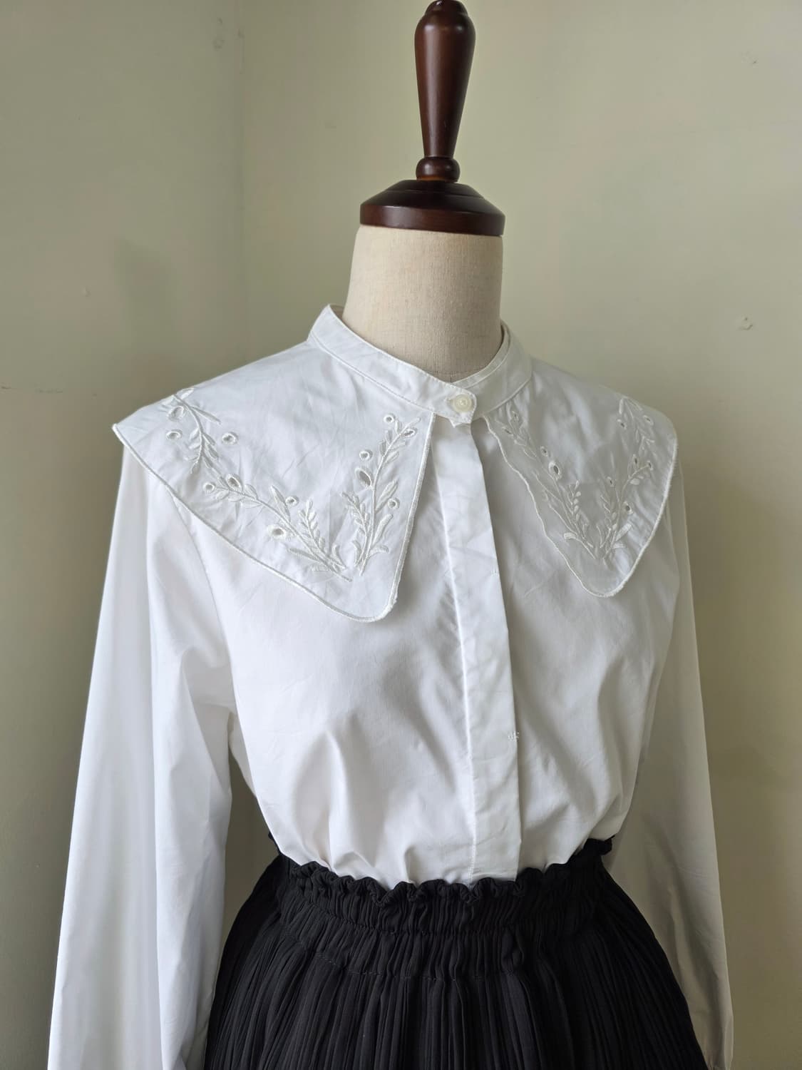 자수 빅카라 화이트 블라우스(카라 탈부착 가능) 상품이미지1