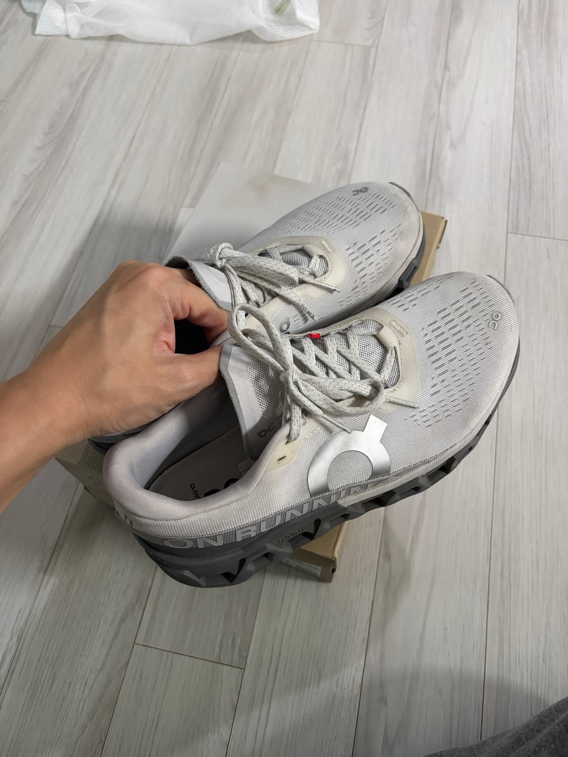 온러닝 클라우드몬스터2 260 상품이미지1