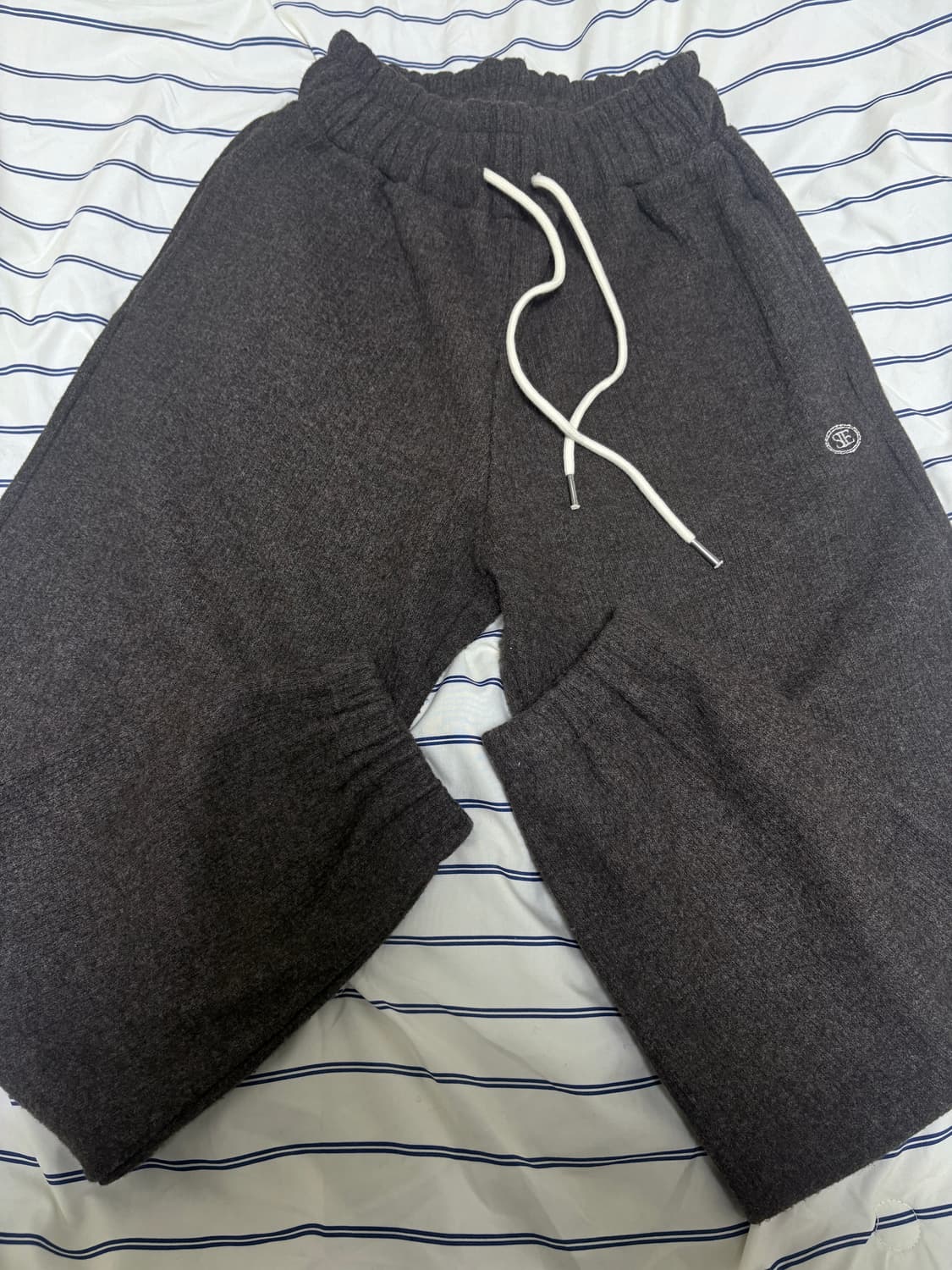 시엔느 심볼 니트 조거 브라운 상품이미지1