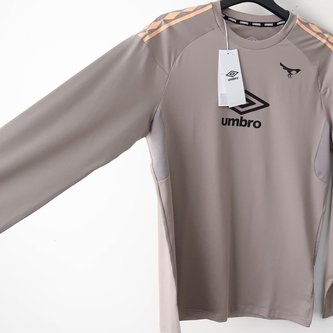 105/새상품 엄브로 성남FC 트레이닝 탑 상품이미지4