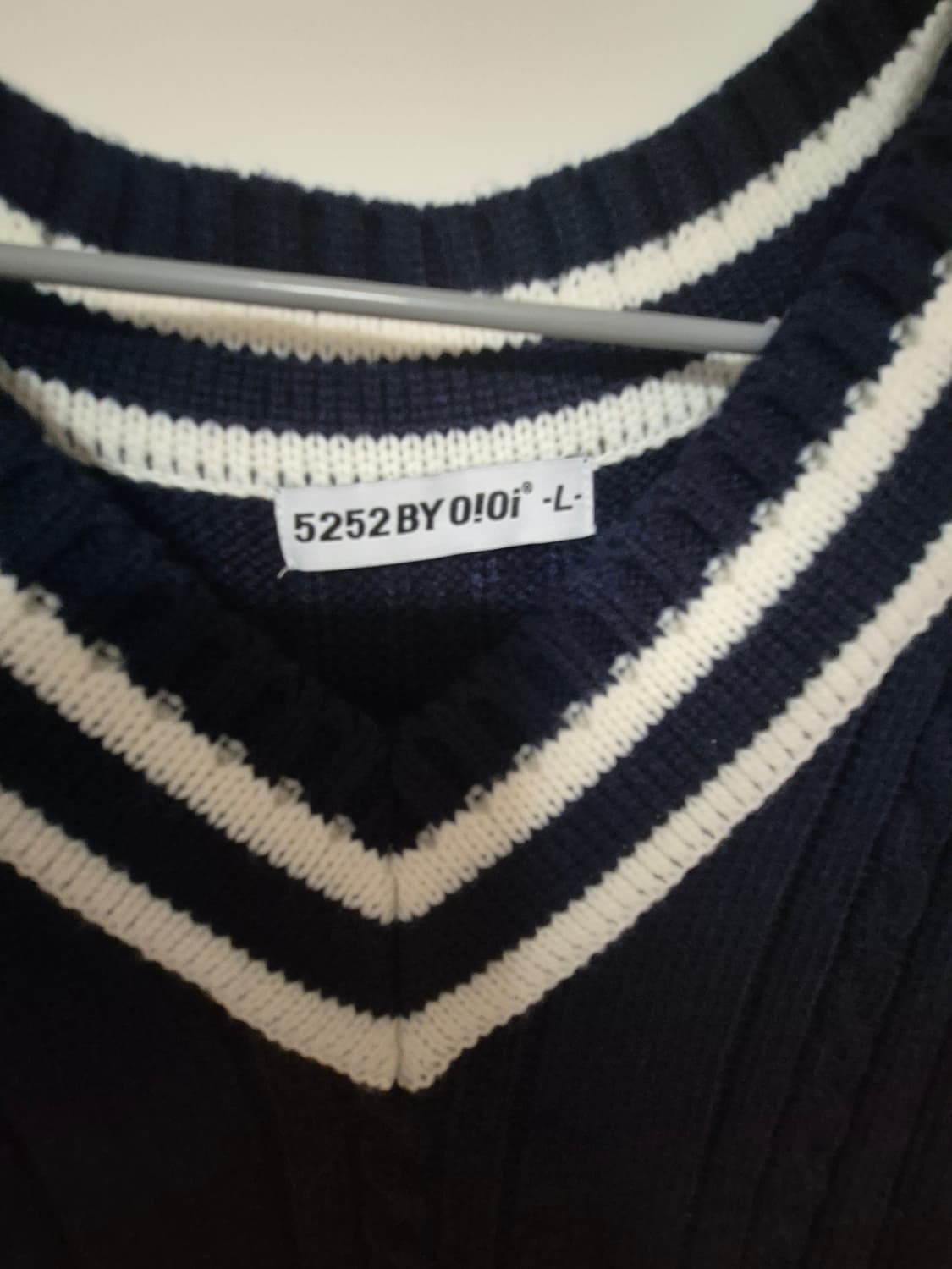 V NECK CABLE KNIT VEST [NAVY] 상품이미지3