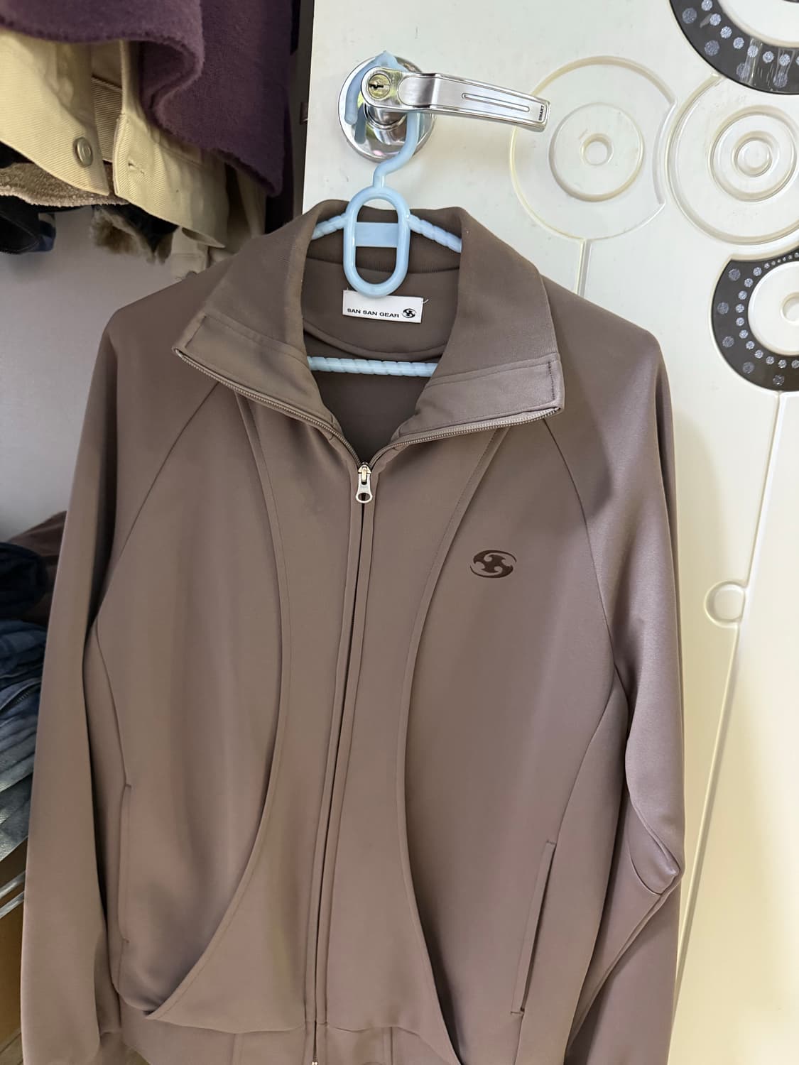 산산기어 트랙 자켓 브라운 - 22FW <2> 상품이미지3