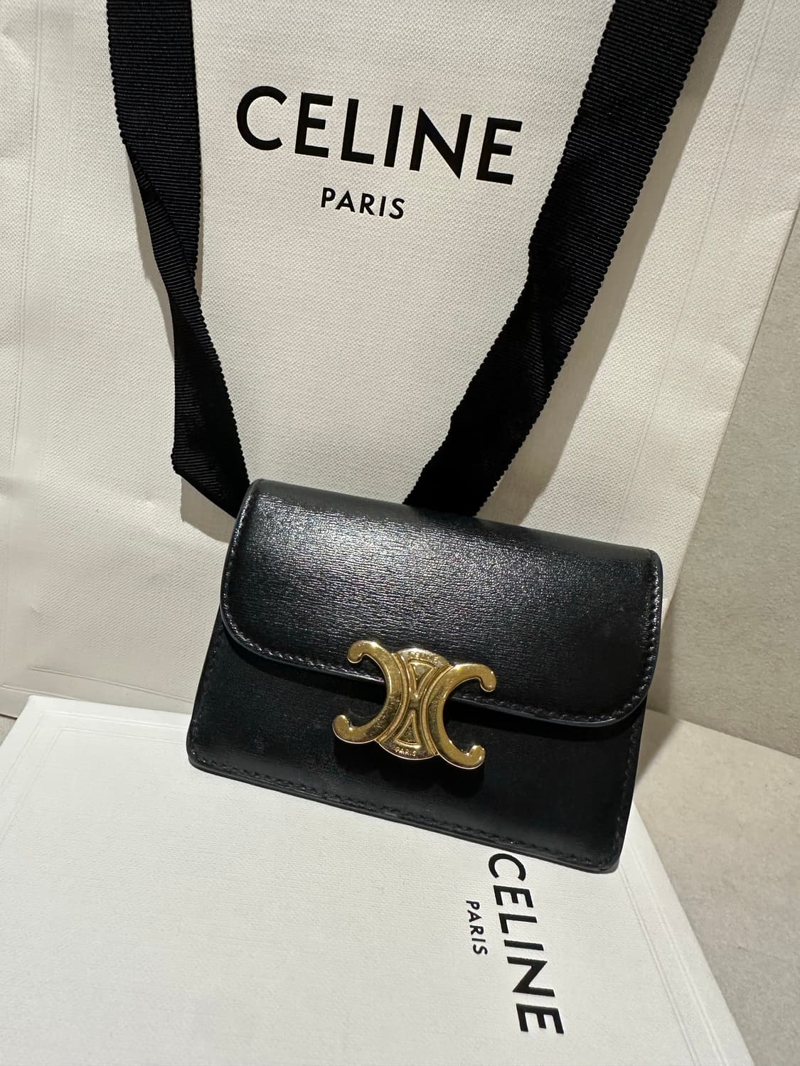 셀린느 플랩 트리옹프 카드 지갑 샤이니 카프스킨 상품이미지1