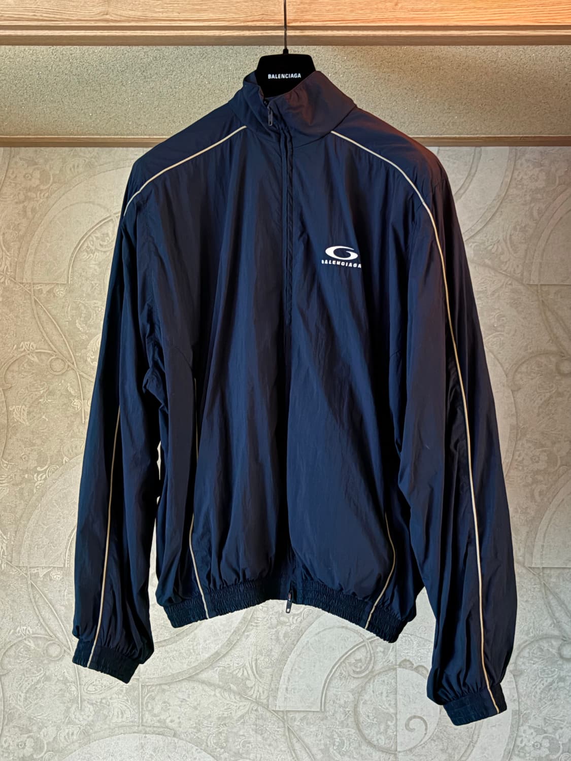 발렌시아가 루프 스포츠 아이콘 라지 트랙수트 자켓 네이비 블루 겨울 24 상품이미지1