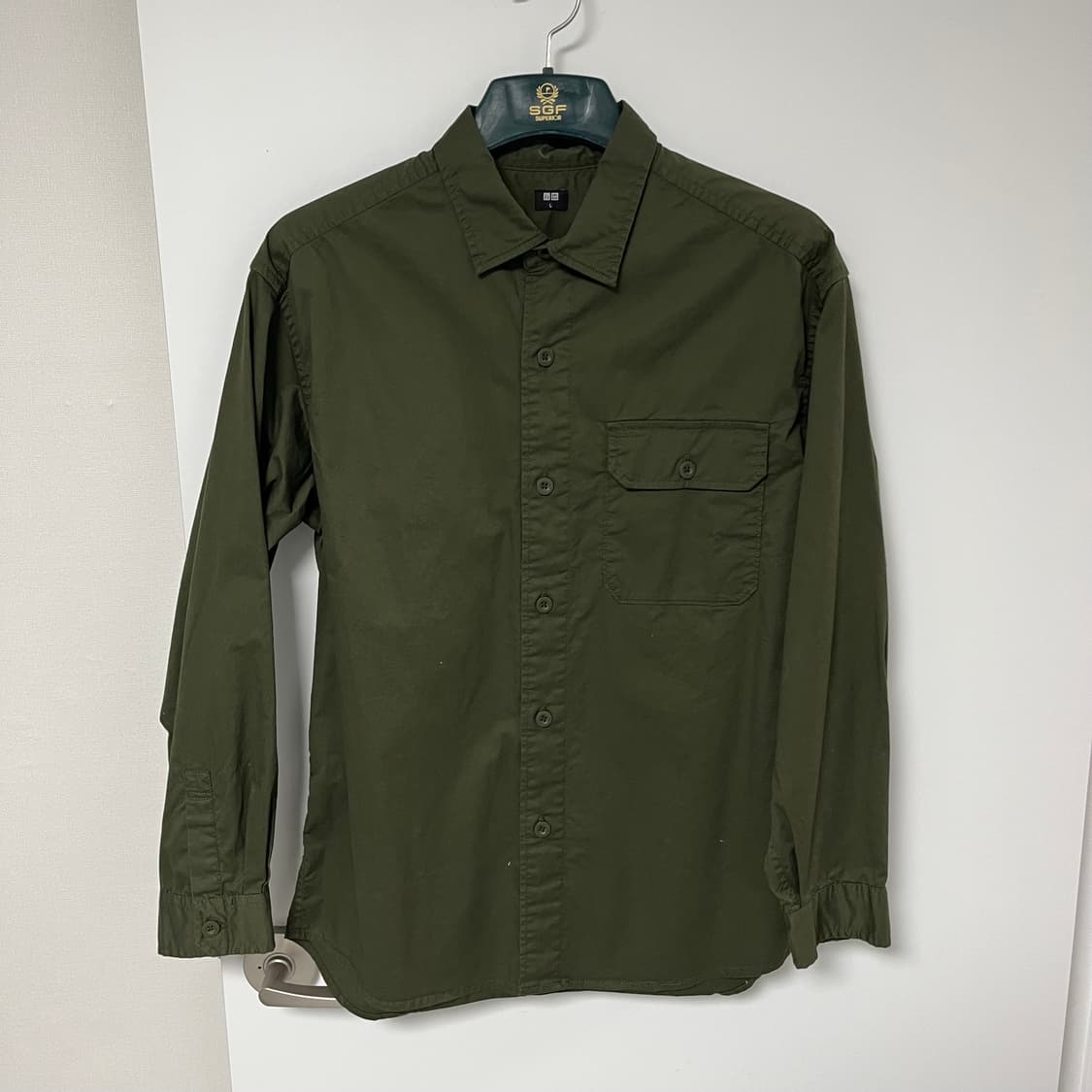 L 유니클로 카키 긴팔셔츠 상품이미지1