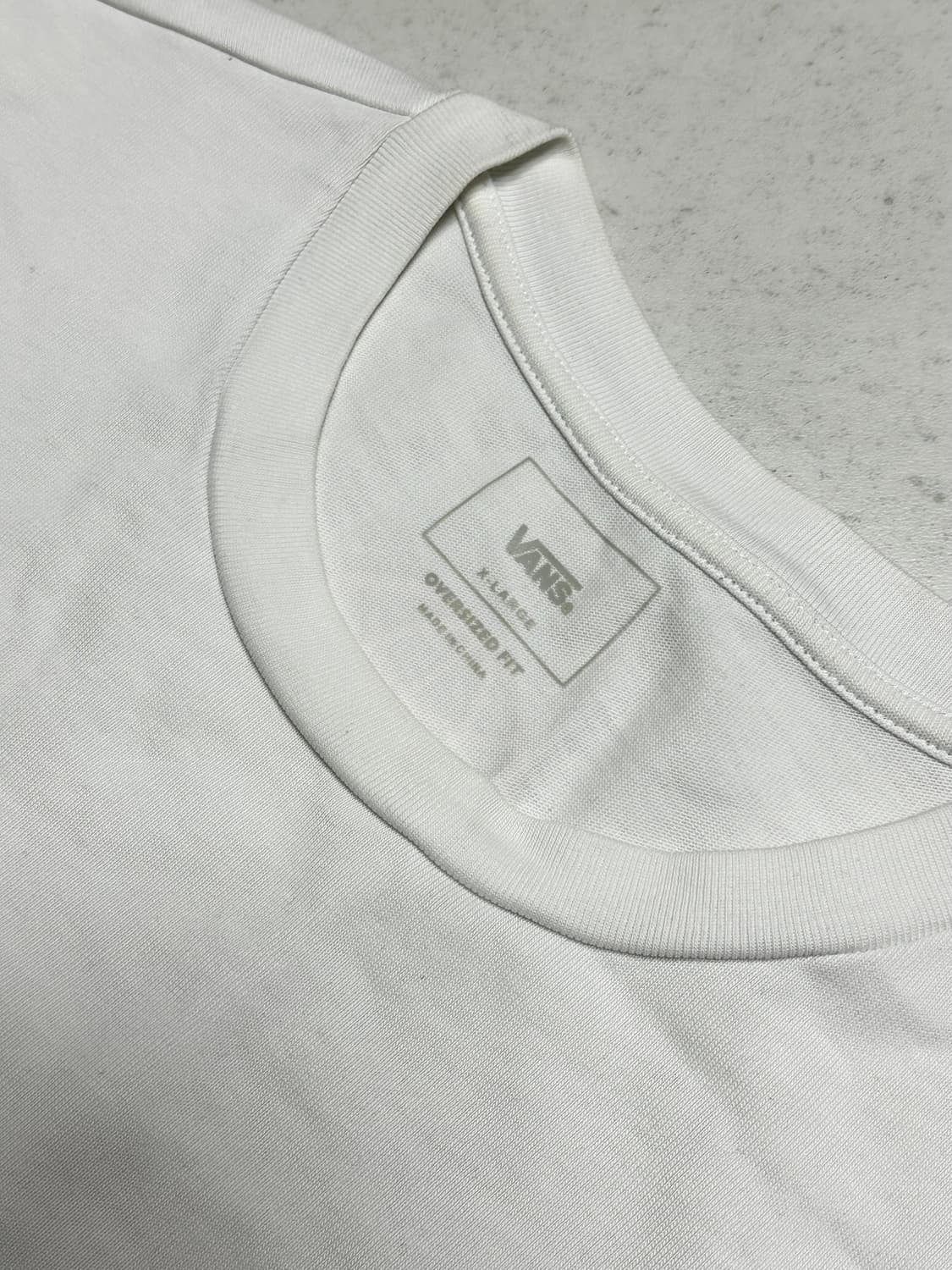 반스 x 피치스 스테이플 숏슬리브 티셔츠 화이트 상품이미지3