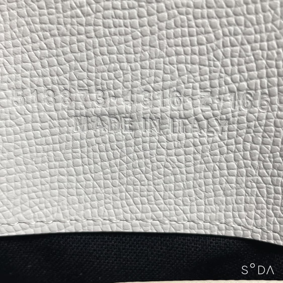 발렌시아가 빌탑 크로스백 화이트 상품이미지9