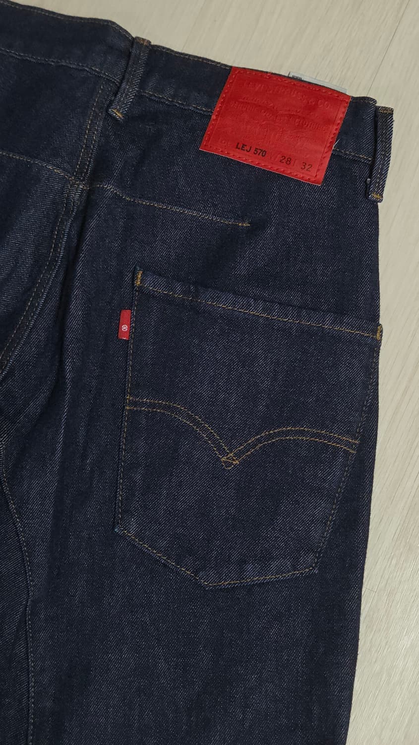 (착샷) 리바이스 프리미엄 엔지니어드 진 LEJ 570 20주년 배기 상품이미지5
