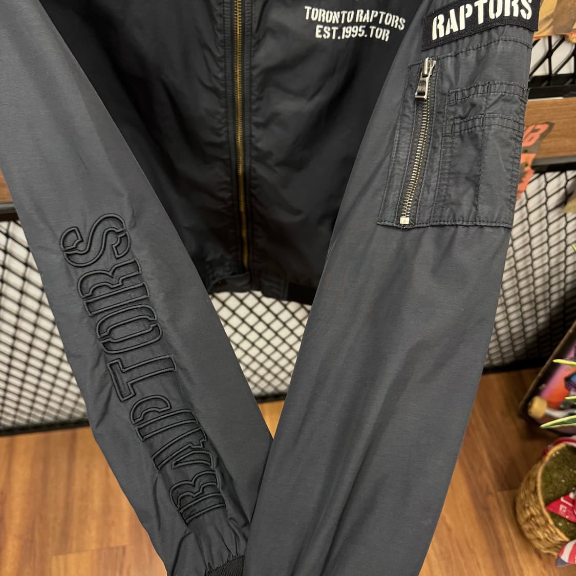NBA 토론토 랩터스 항공점퍼 후면 레터링 프린트 포인트 블랙 상품이미지6