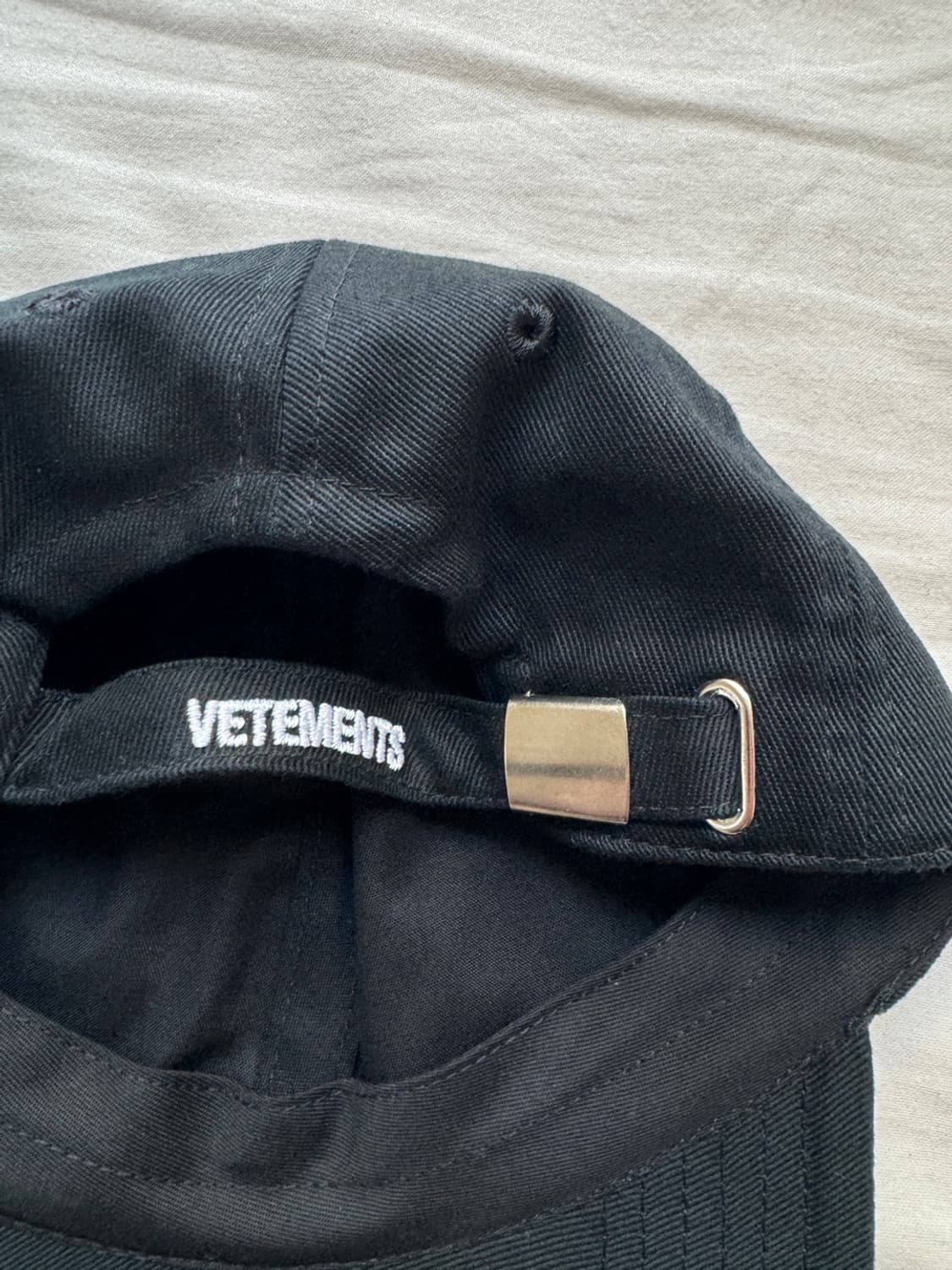 베트멍 섹슈얼 판타지 볼캡  VETEMENTS 모자 블랙  상품이미지3