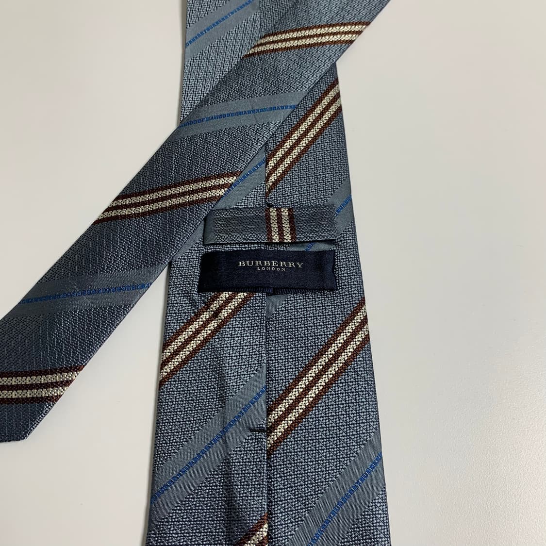 버버리(BURBERRY) 스트라이프 명품넥타이 로고플레이 A+등급 상품이미지5