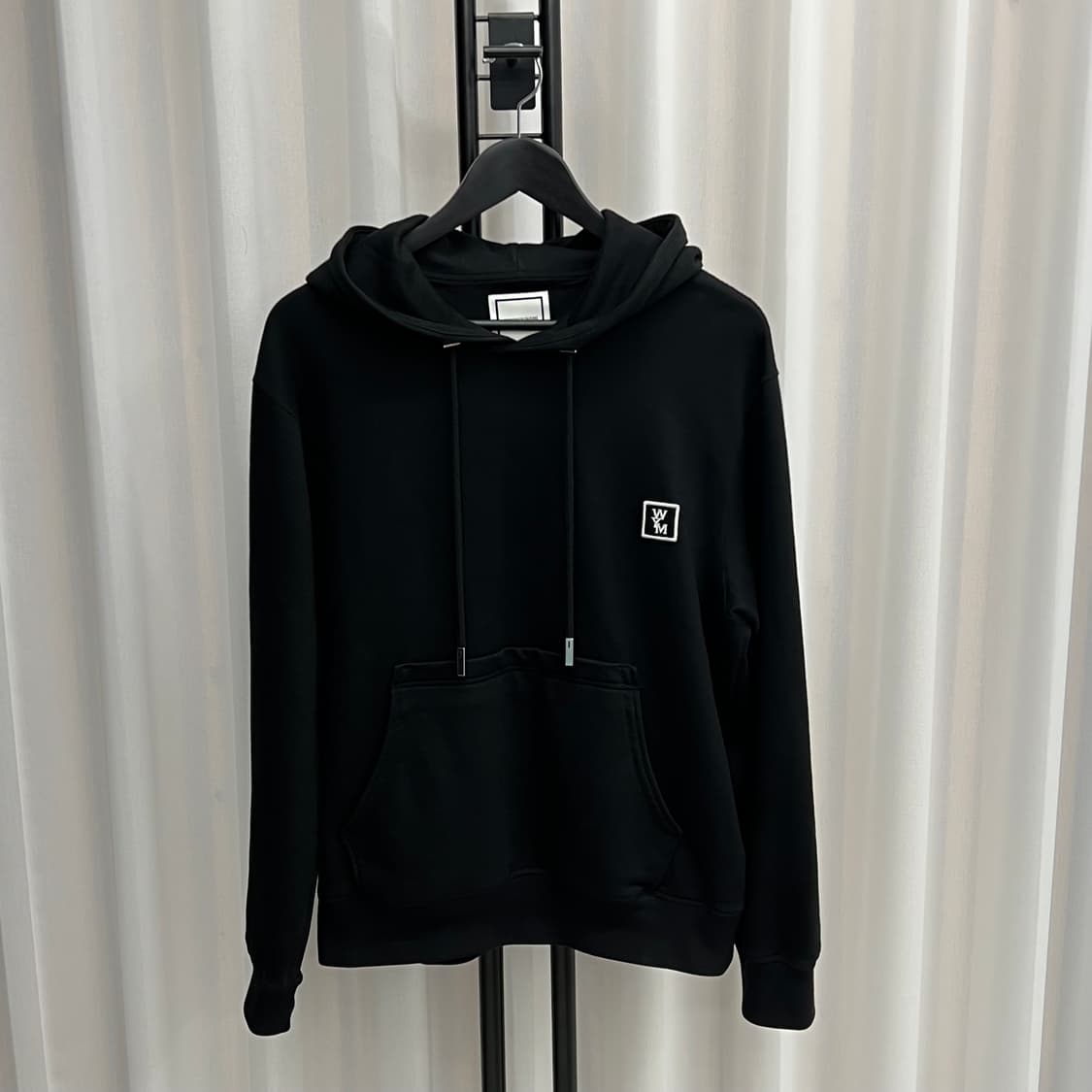 우영미 백로고 후드티 블랙 (44) 상품이미지1