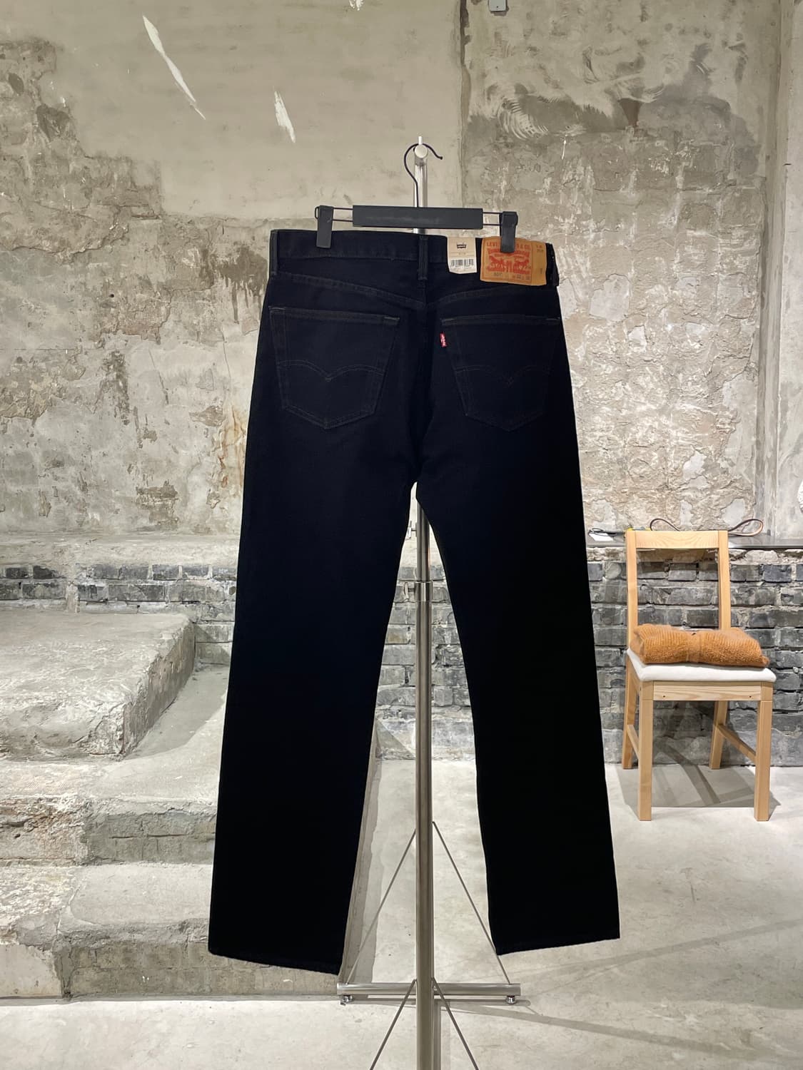 리바이스 501 레드탭 블랙 버튼 플라이 데님 팬츠 상품이미지6