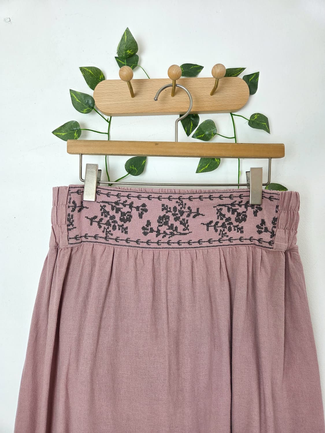 sm2 허리 자수 롱스커트 상품이미지2