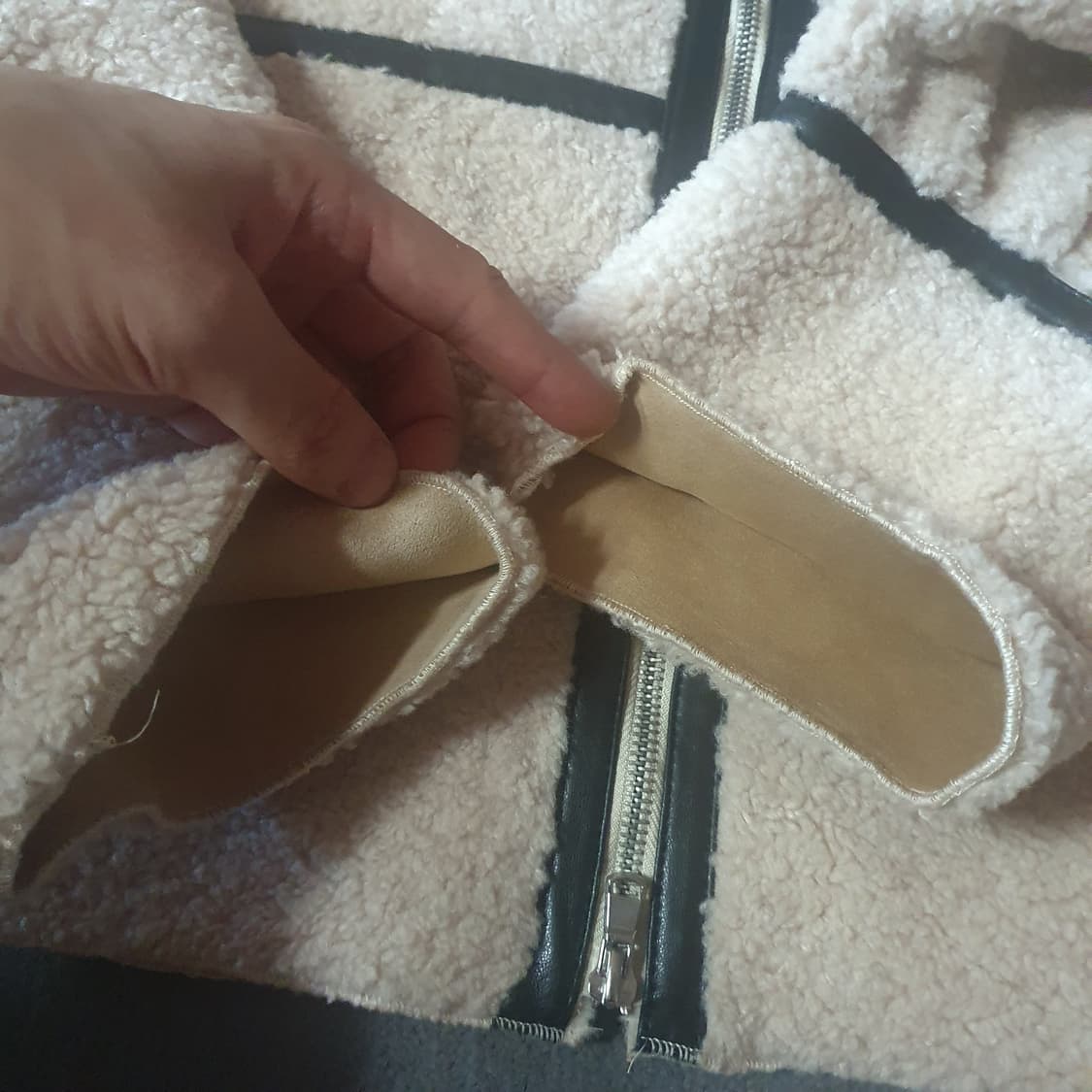 FORM STUDIO 폼스튜디오 양털 퍼 무스탕 자켓 상품이미지5