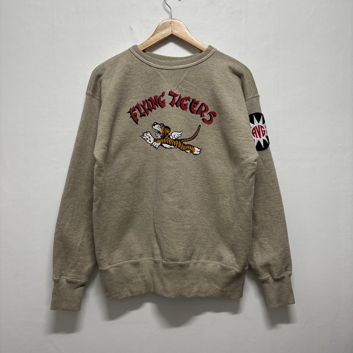 리얼맥코이 플라잉 타이거즈 맨투맨 상품이미지1