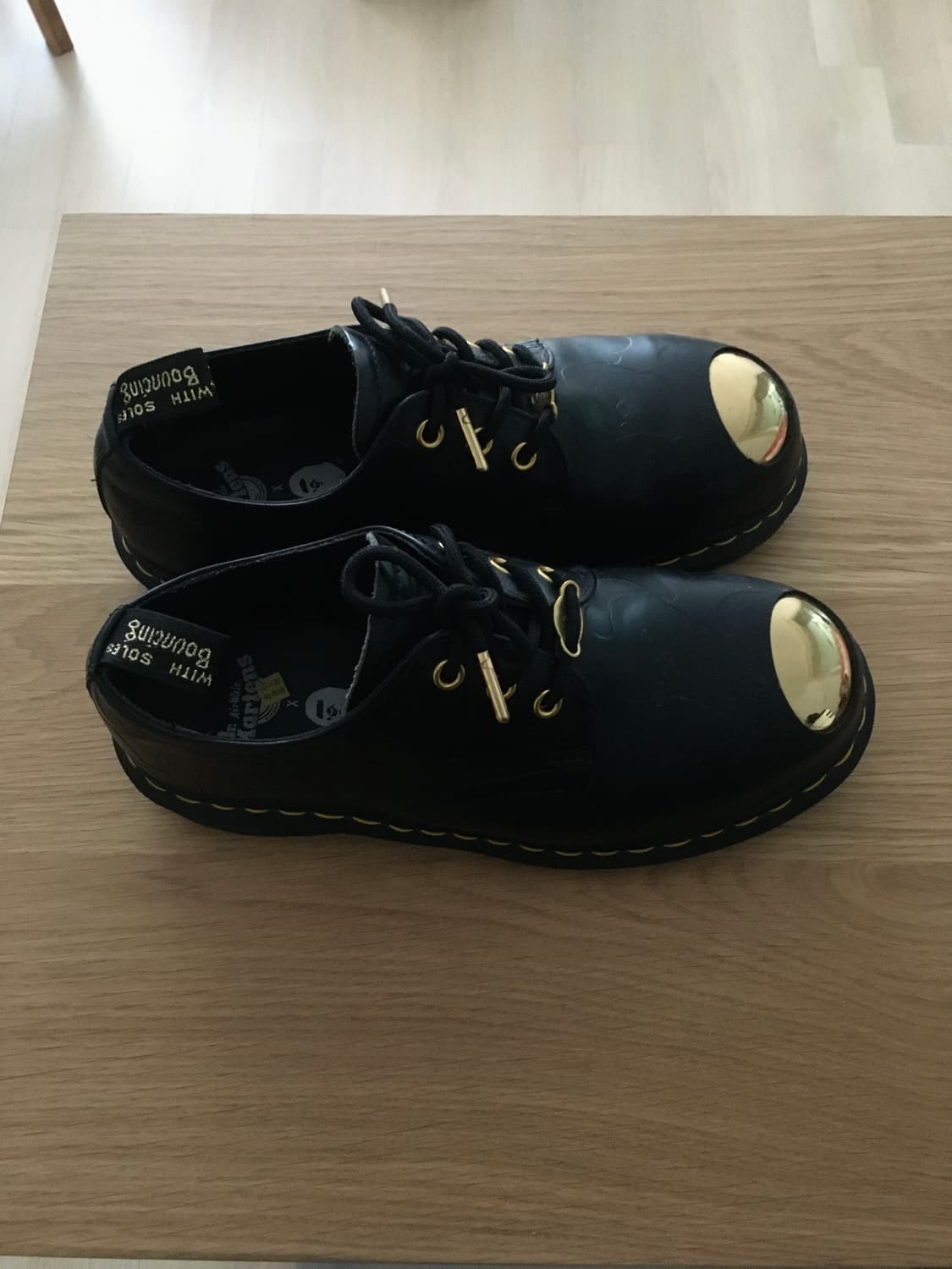 베이프 x 닥터마틴 콜라보 금장스틸토 38사이즈  상품이미지1