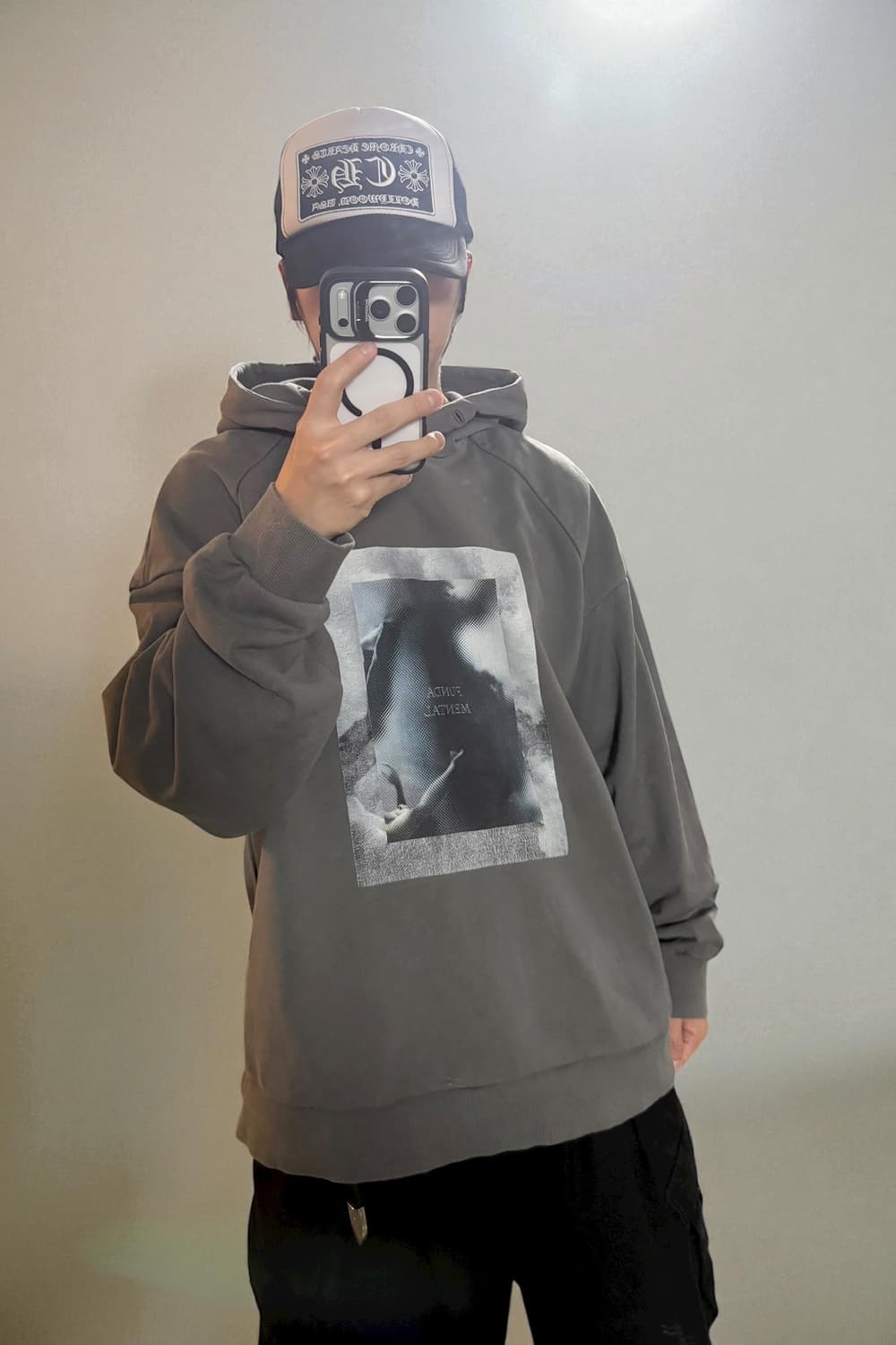 준지 20FW 엠브로이더리 레터링 절개 후드티 상품이미지2