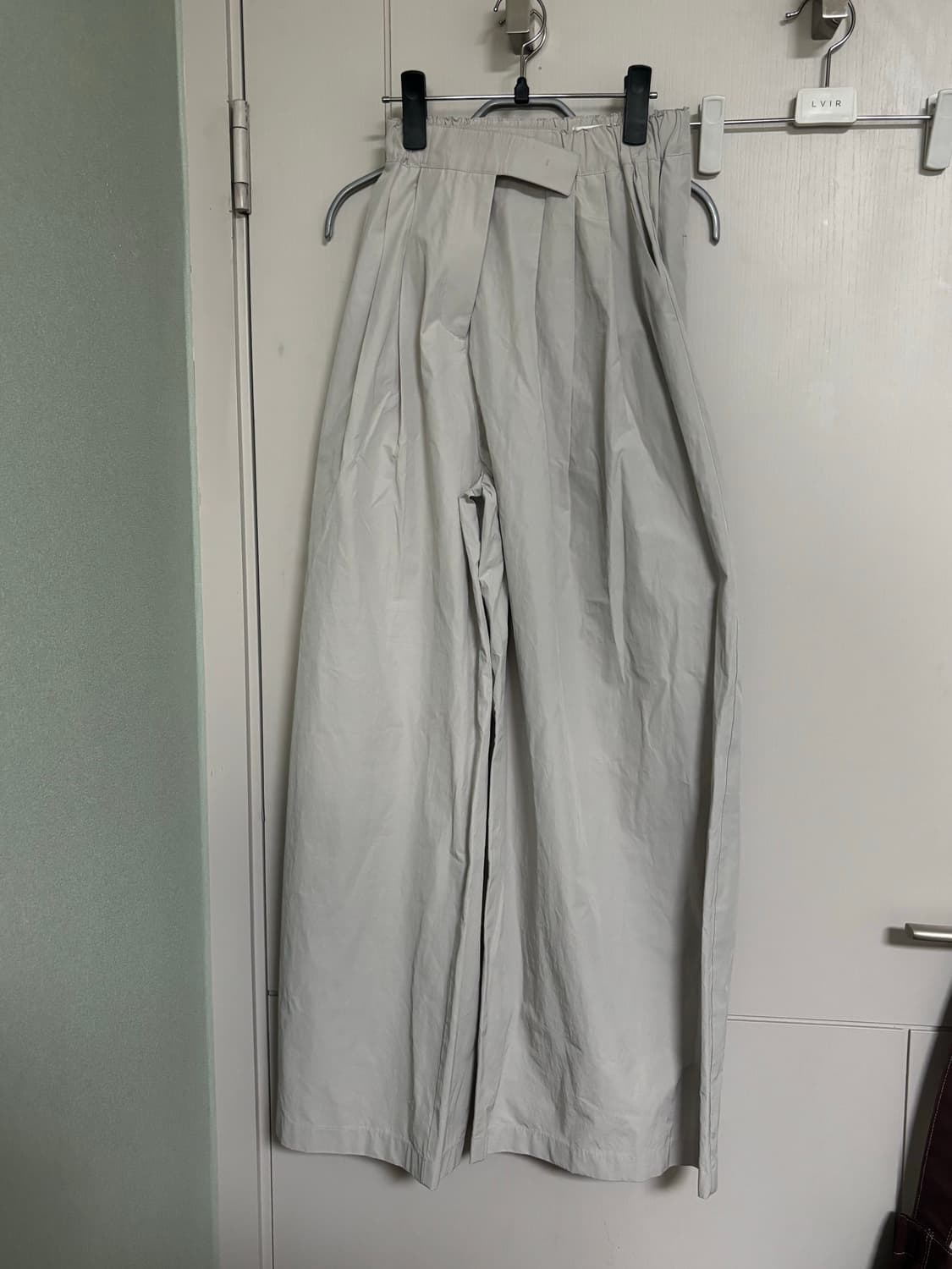 아모멘토 쓰리턱 팬츠 / 구매가 209,000 상품이미지2