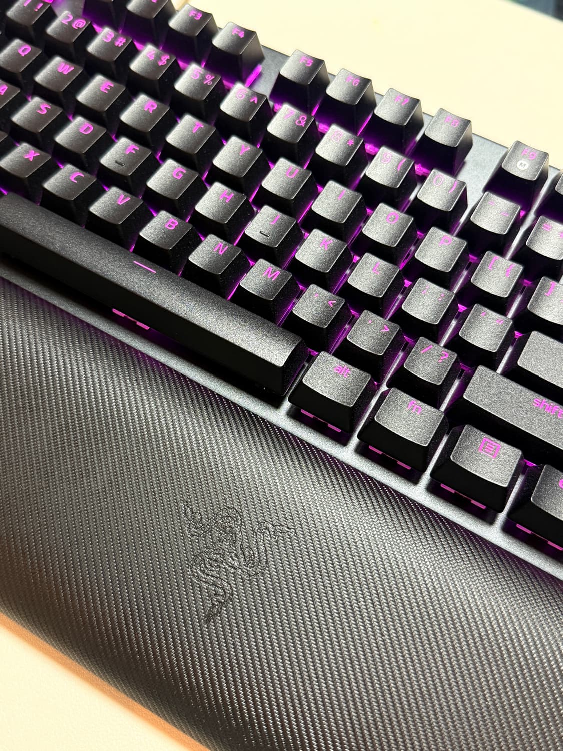 레이저 BlackWidow V4 블랙 색상 유선 키보드 블랙 거의새거 상품이미지3