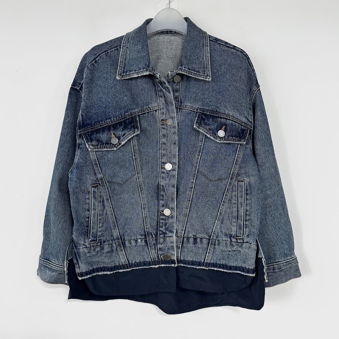 구호 22 배색 트러커 데님 재킷 상품이미지1