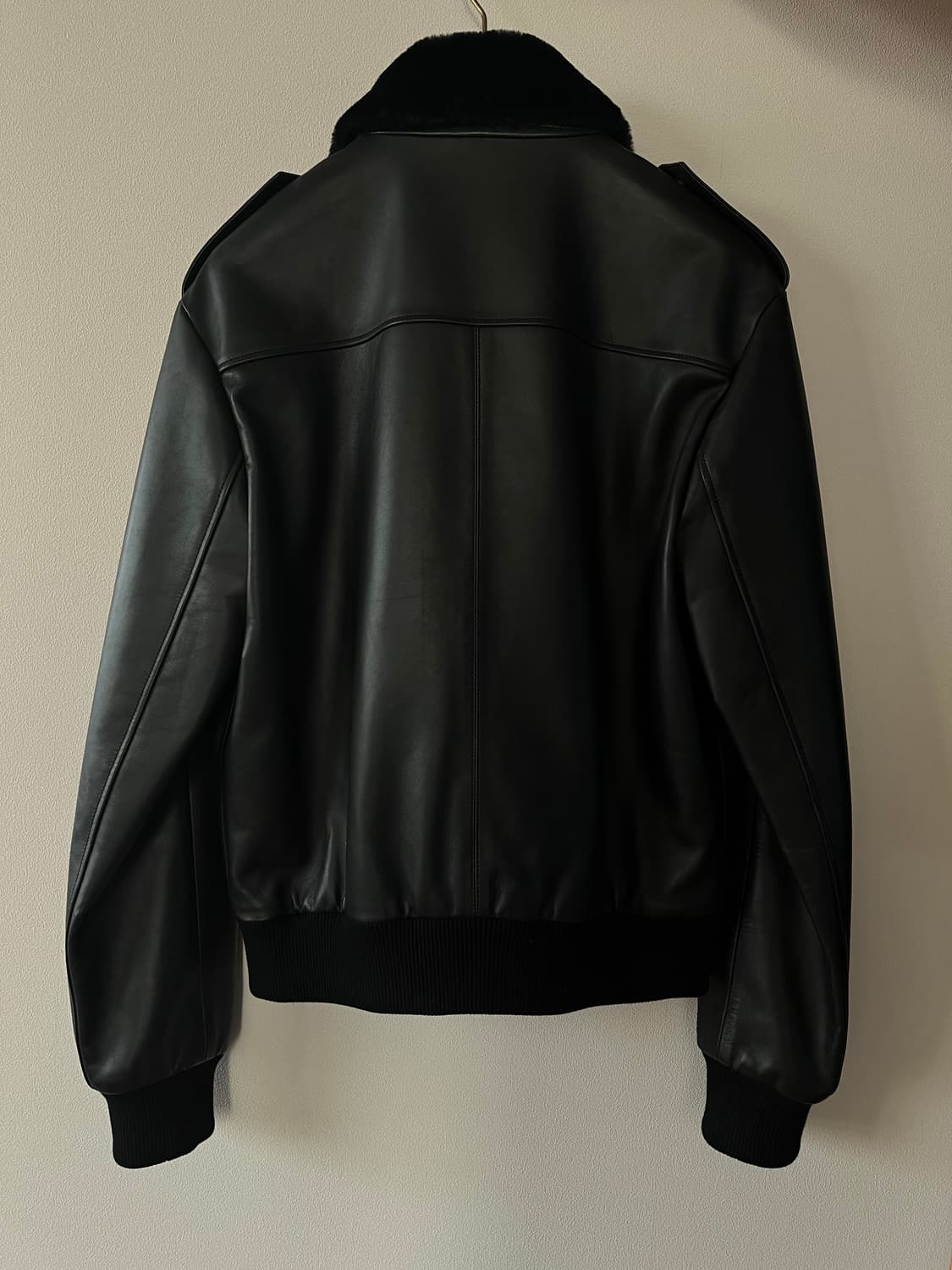 LOEWE AVIATOR REAL FUR A2 LEATHER JACKET 상품이미지2