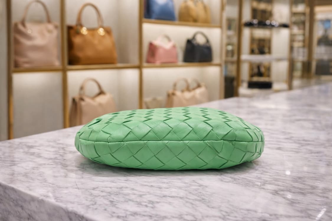 [S급] 보테가베네타 조디백 레더 캔디 그린 판매합니다!!! 상품이미지2