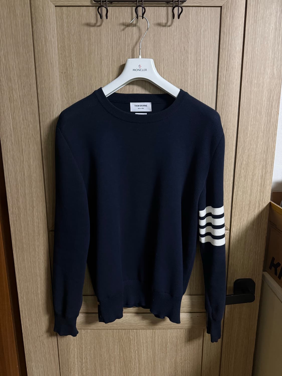 톰브라운 사선완장 밀라노스티치 금장 니트 네이비 5 상품이미지1