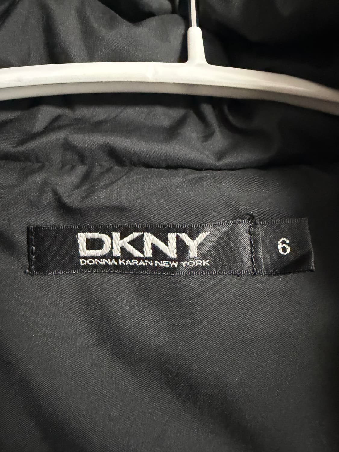 DKNY 블랙 다운코트 상품이미지4