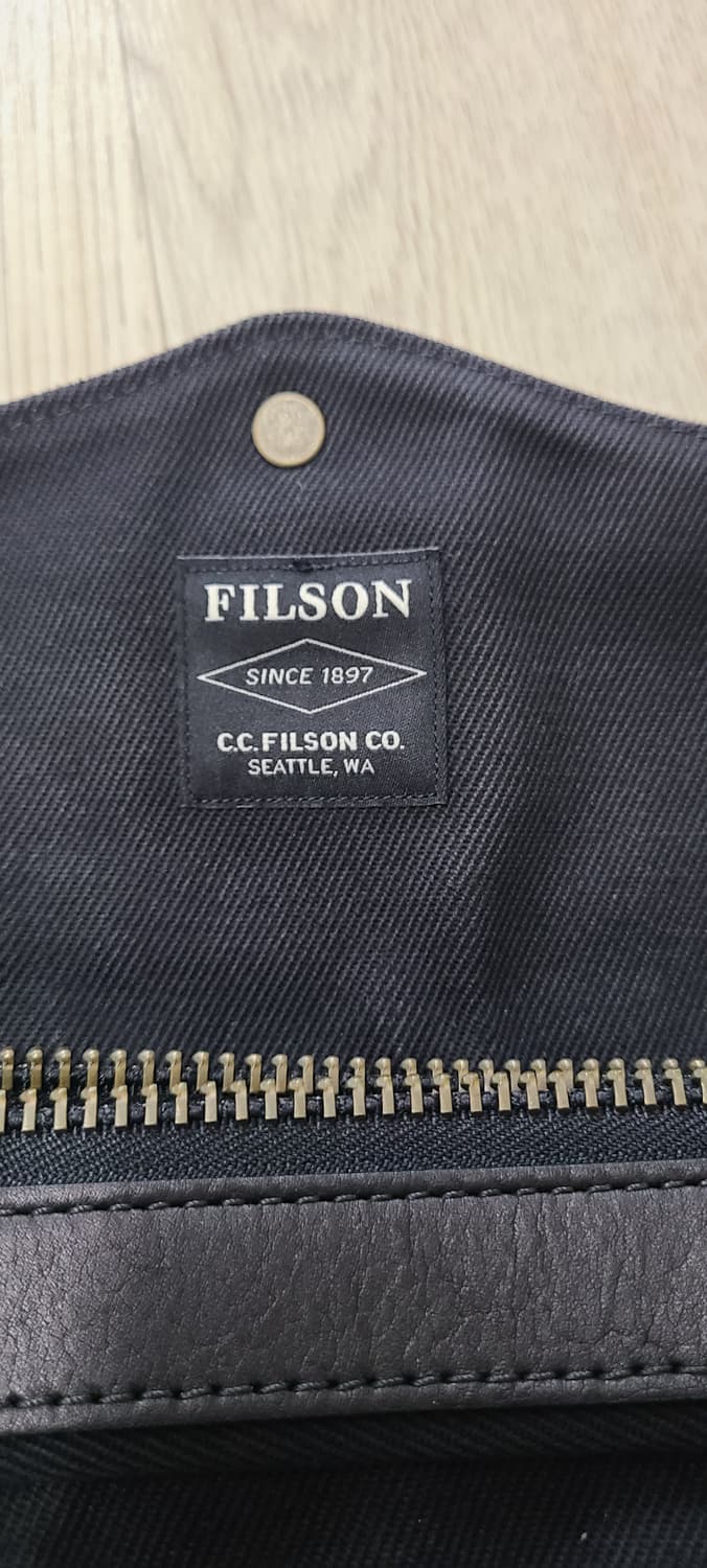 필슨 브리프케이스 크로스백 블랙 상품이미지1