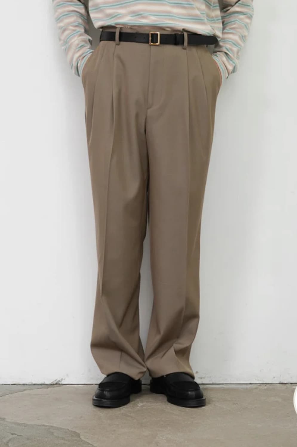 오라리 라이트울 맥스가버딘 투턱슬랙스 카키 상품이미지1