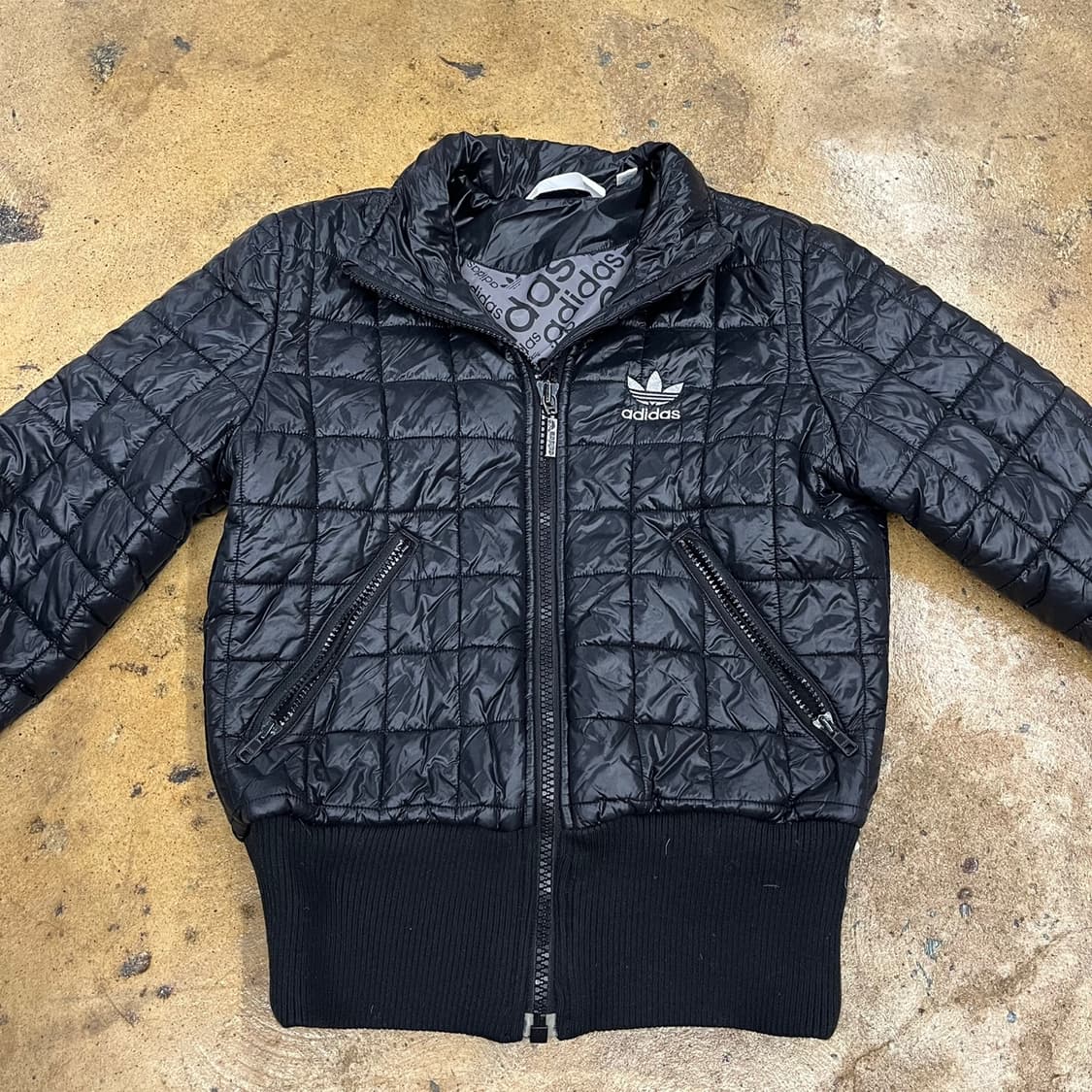 아디다스 블랙 경량 블랙 실버 숏패딩 90 상품이미지3